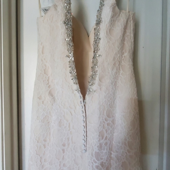 Mermaid Style Wedding Dress - Picture 8 of 9